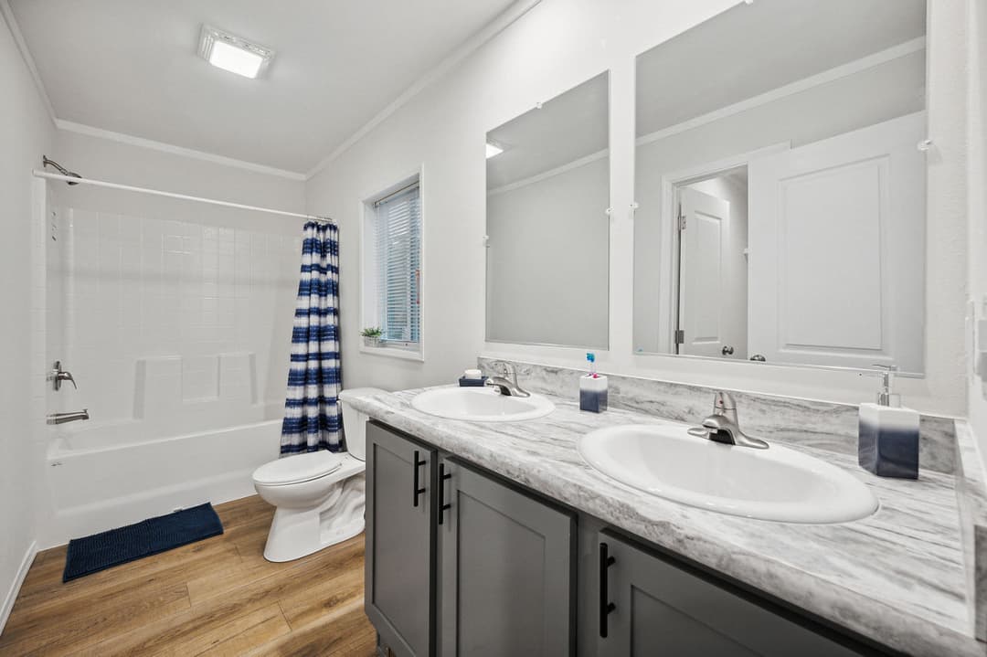 Millcreek 4400 bathroom home features