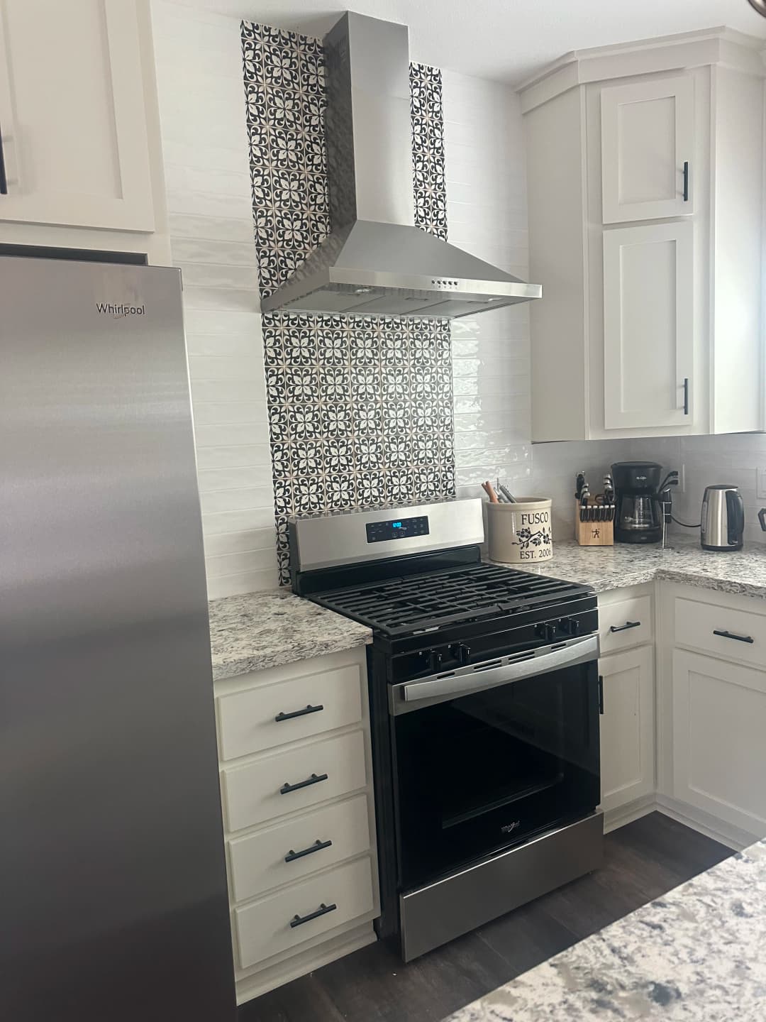 Elmore bay (b) kitchen home features