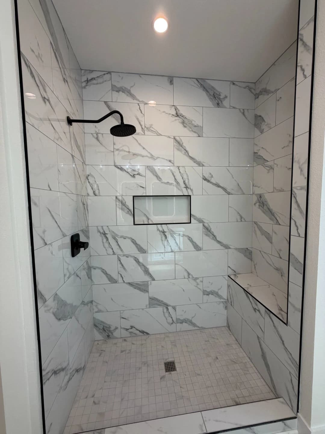 Roberto bathroom home features