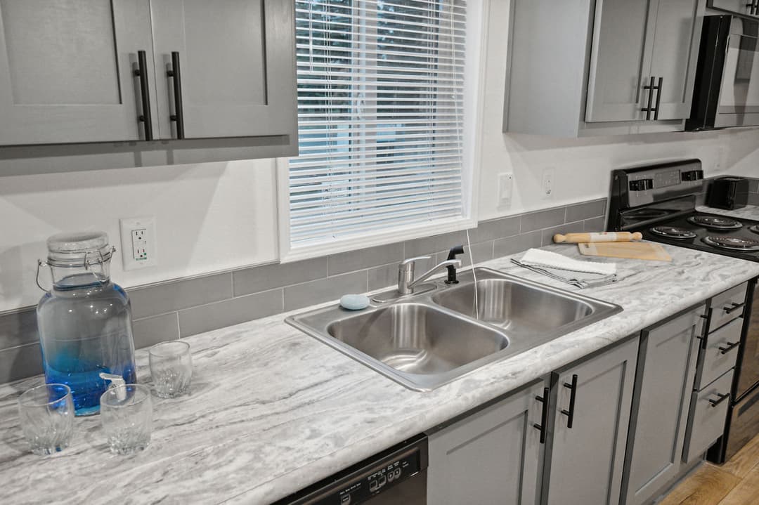 Millcreek 4400 kitchen home features