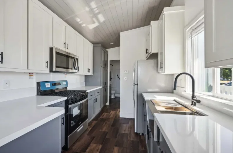 Ath-16 kitchen home features