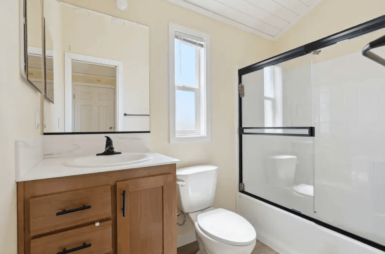 Ath-27 bathroom home features