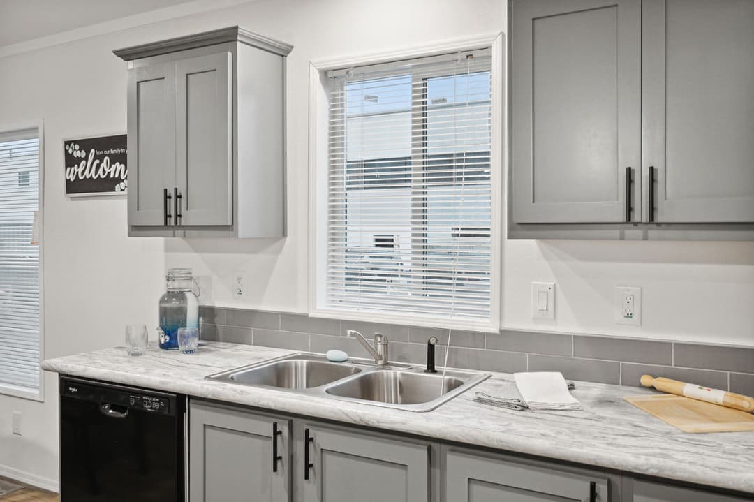 Millcreek 4400 kitchen home features
