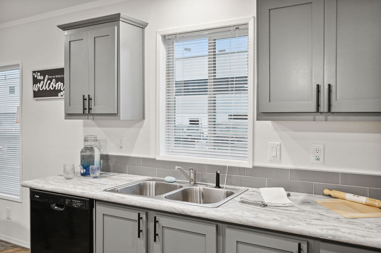 Millcreek 4400 kitchen home features