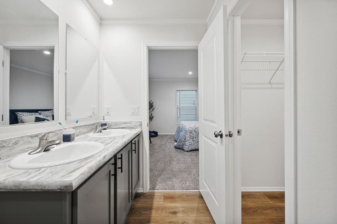 Millcreek 4400 bathroom home features