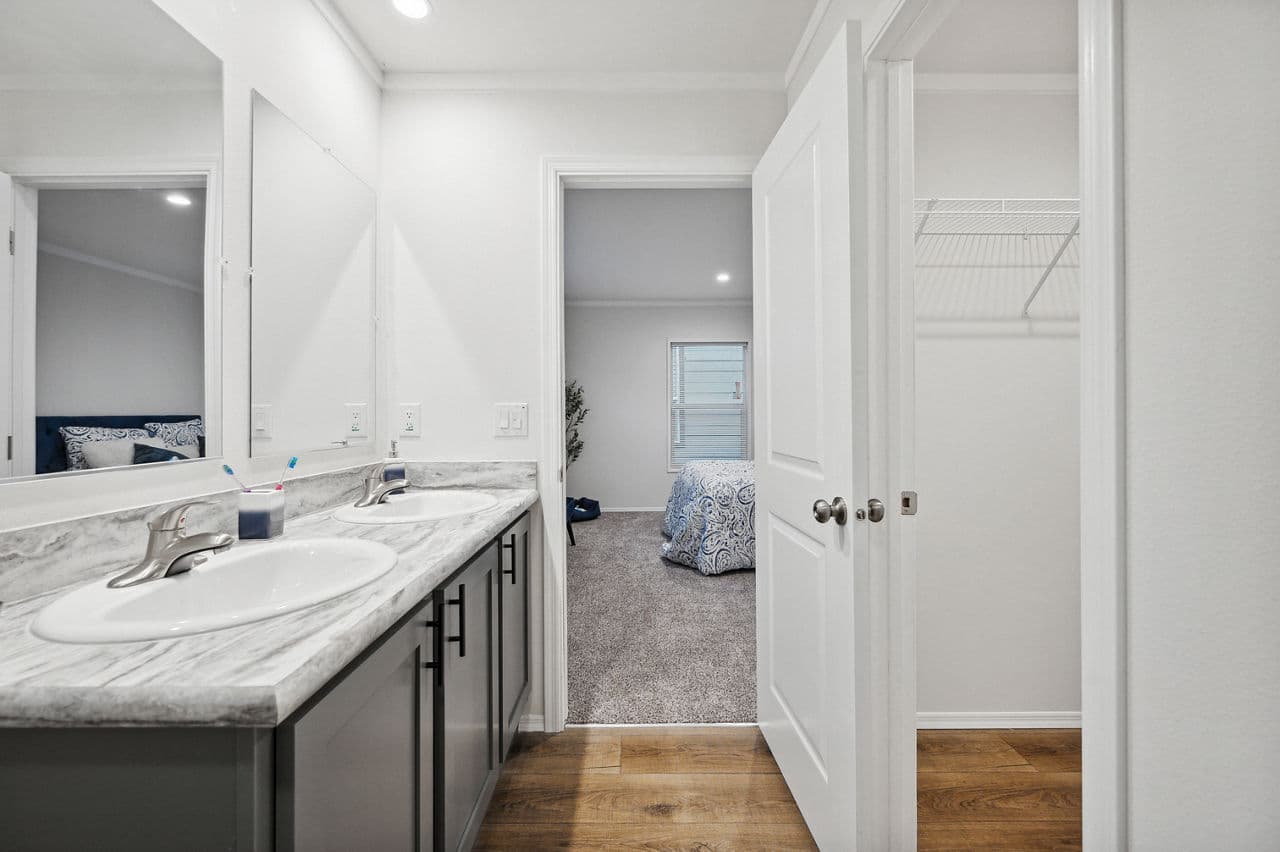 Millcreek 4400 bathroom home features
